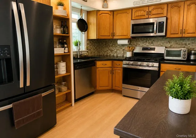 Photo 4 of Single family home for sale at 468 W Clarkstown Rd, New City, NY 10956 | MLS# 997058 | Listing updated on 2026-08-26