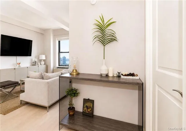 3rd image of 20 West St #40A, New York, NY 10004 | MLS# 997063