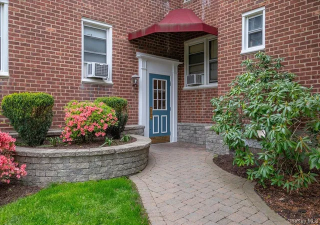 Homes for sale in White Plains, NY | 9 Bryant Crescent #2F, White Plains, NY 10605 | MLS# 997071