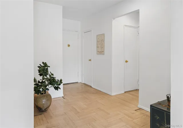 4th image of 640 W 239Th St #2F, Bronx, NY 10463 | MLS# 997076