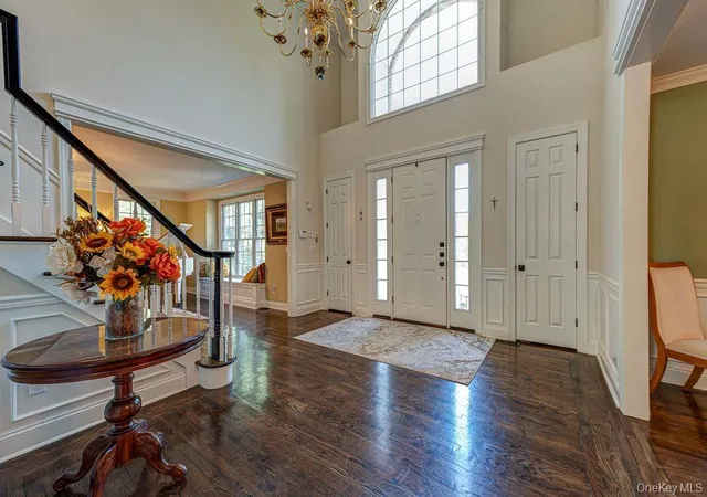 2nd image of 9 Fox Meadow Ln, Smithtown, NY 11780 | MLS# 997110