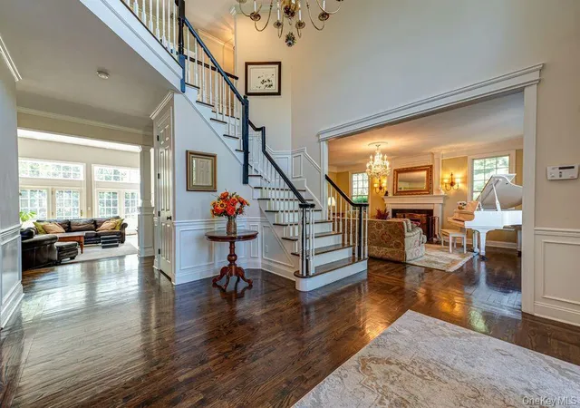 3rd image of 9 Fox Meadow Ln, Smithtown, NY 11780 | MLS# 997110