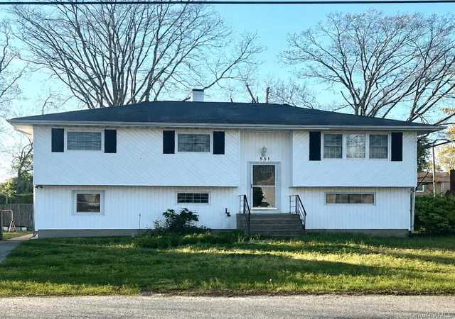 1st image of 551 Spur Dr N, Bay Shore, NY 11706 | MLS# 997113