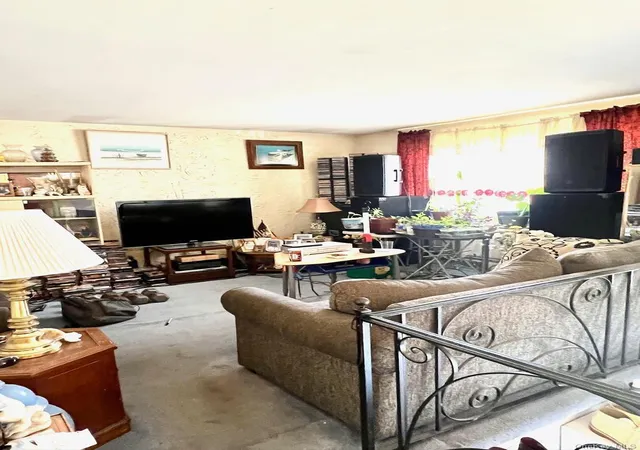 4th image of 551 Spur Dr N, Bay Shore, NY 11706 | MLS# 997113