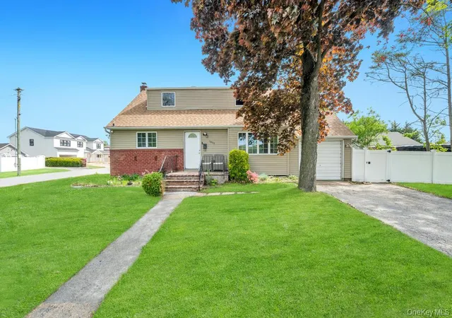 2nd image of 1050 Stewart Ave, Oyster Bay, NY 11714 | MLS# 997115