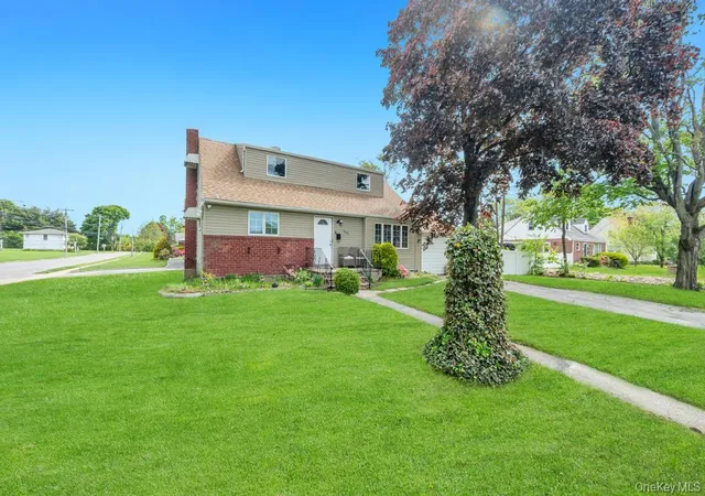 4th image of 1050 Stewart Ave, Oyster Bay, NY 11714 | MLS# 997115