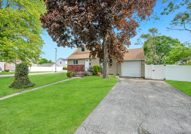 5th image of 1050 Stewart Ave, Oyster Bay, NY 11714 | MLS# 997115