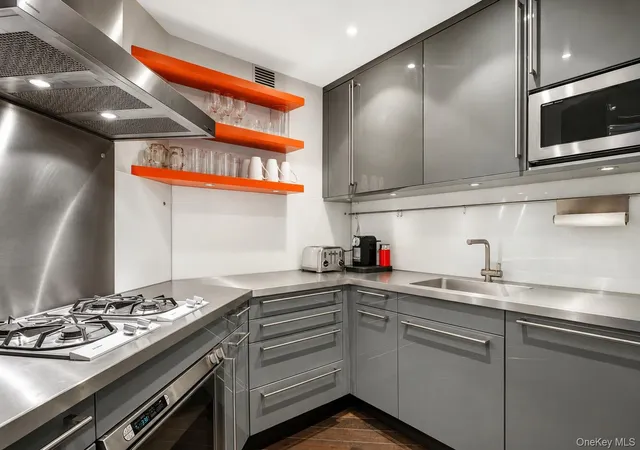 Photo 3 of Condo for sale at 200 E 61st Street #35B, New York, NY 10065 | MLS# 997122 | Listing updated on 2026-06-25