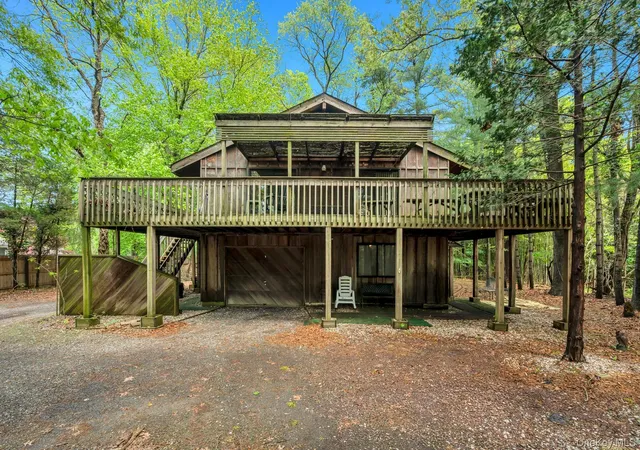 1st image of 179 Gnarled Hollow Rd, East Setauket, NY 11733 | MLS# 997131