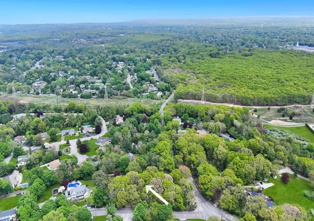 4th image of 179 Gnarled Hollow Rd, East Setauket, NY 11733 | MLS# 997131