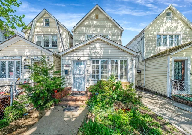 2nd image of 11427 120th St, South Ozone Park, NY 11420 | MLS# 997139
