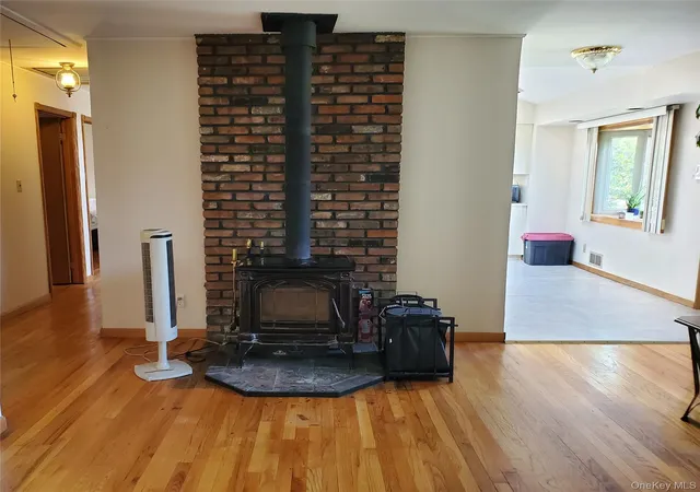 Photo 3 of Single family home for sale at 5 Columbia Rd, Oyster Bay, NY 11801 | MLS# 997171 | Listing updated on 2026-08-30