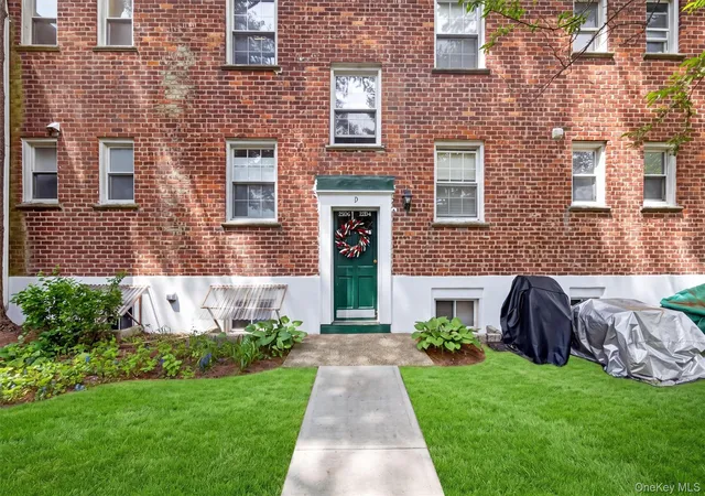 Photo 5 of Sale Pending at 33 Fieldstone Dr #D2, Hartsdale, NY 10530 | MLS# 997174 | Listing updated on 2026-06-16