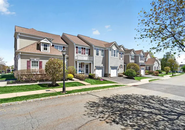 3rd image of 29 Banbury Wy, Newburgh, NY 12550