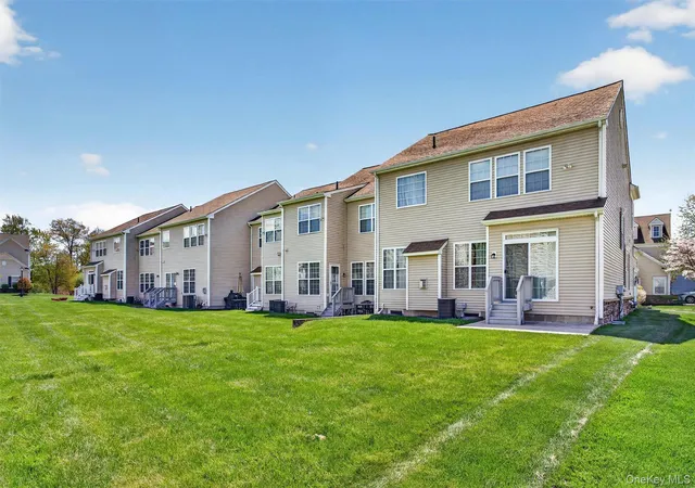 2nd image of 29 Banbury Wy, Newburgh, NY 12550
