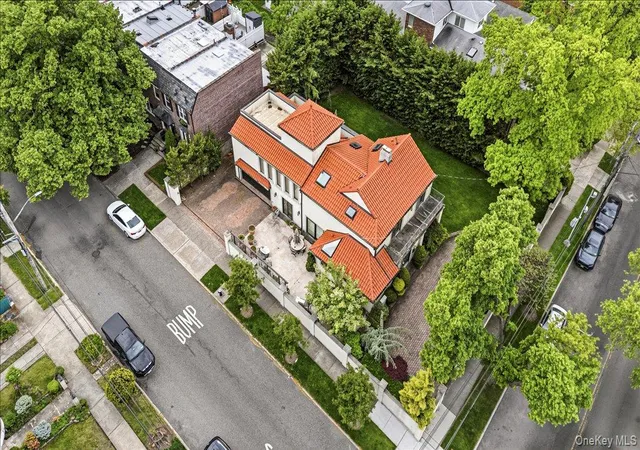 Photo 3 of Sale Pending at 15470 Powells Cvs Blvd, New York, NY 11357 | MLS# 997254 | Listing updated on 2026-08-04