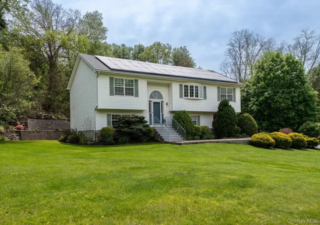 3rd image of 17 Verplanck Ave, Hopewell Junction, NY 12533 | MLS# 997287