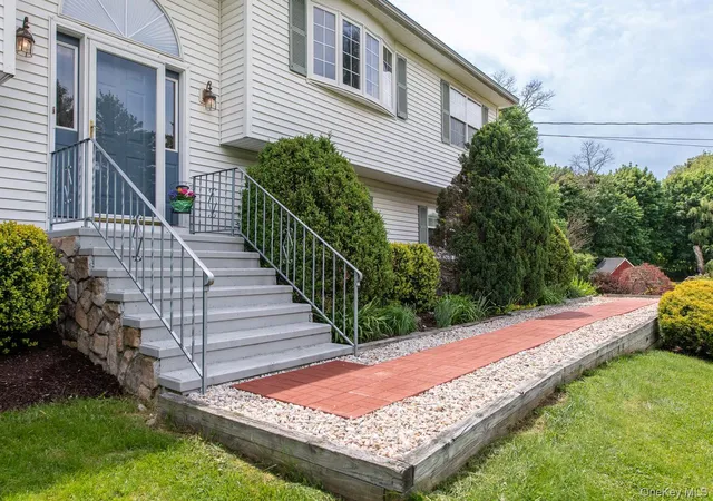 4th image of 17 Verplanck Ave, Hopewell Junction, NY 12533 | MLS# 997287