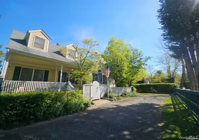 Photo 1 of Single family home for sale at 10 Phyllis Rd, Mastic Beach, NY 11951 | MLS# 997292 | Listing updated on 2026-10-03