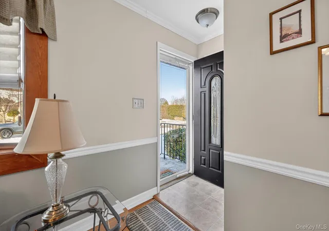5th image of 7 Greenbriar Ln, Oyster Bay, NY 11801 | MLS# 997297