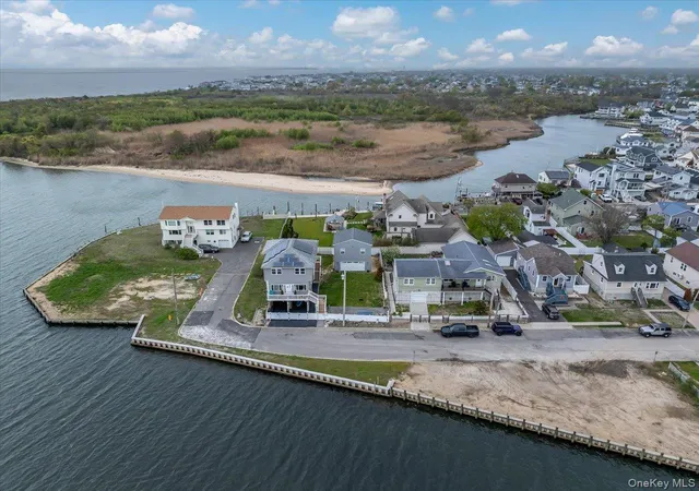 Photo 3 of Sale Pending at 981 S 4th Street, Lindenhurst, NY 11757 | MLS# 997306 | Listing updated on 2026-06-24