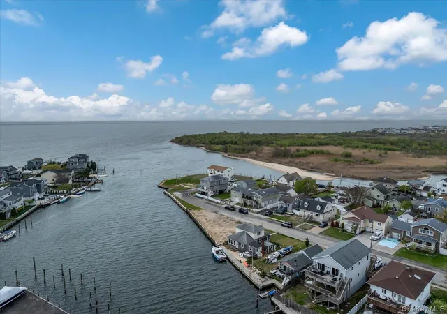Photo 4 of Sale Pending at 981 S 4th Street, Lindenhurst, NY 11757 | MLS# 997306 | Listing updated on 2026-06-24