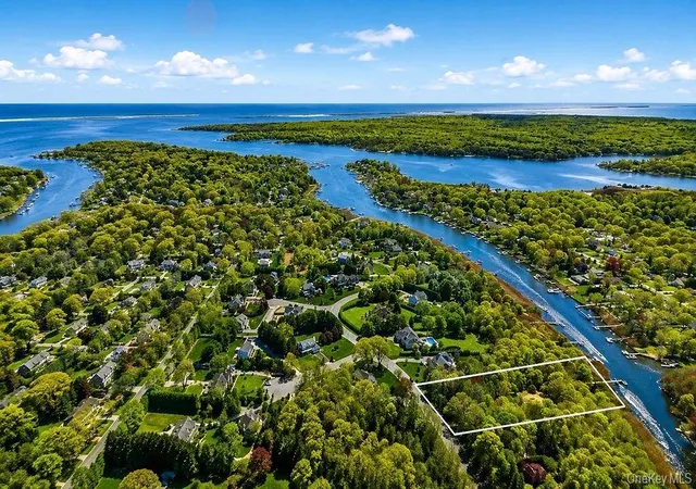 15th image of 21 Hampton Dr, Center Moriches, NY 11934 | MLS# 997332