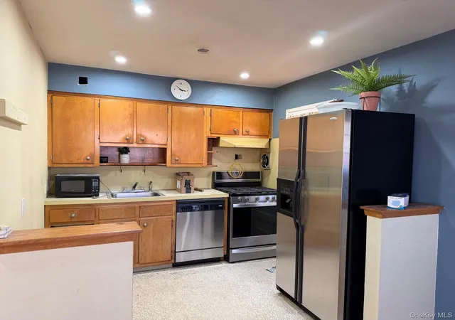 3rd image of 181 Covert Ave, Hempstead, NY 11003 | MLS# 997356