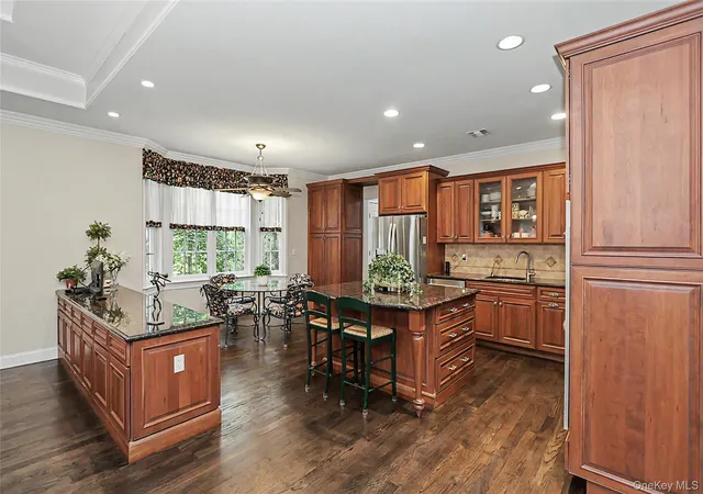 5th image of 398 Altessa Blvd, Huntington, NY 11747 | MLS# 997390