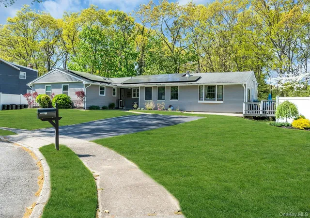 3rd image of 31 Peak St, Ronkonkoma, NY 11779 | MLS# 997446