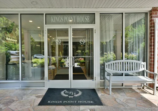 Homes for sale in North Hempstead, NY | 320 E Shore Rd #2-A, North Hempstead, NY 11023 | MLS# 997477