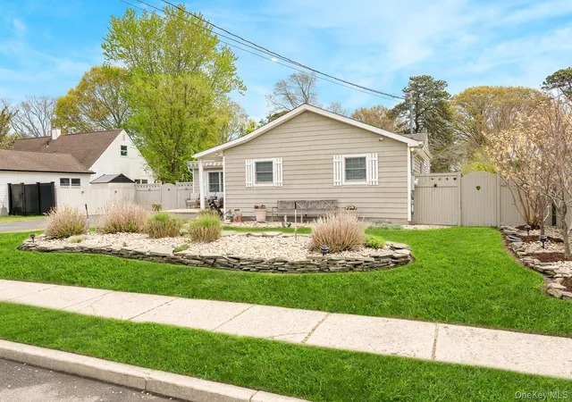 3rd image of 21 Eisenhower Rd, Centereach, NY 11720 | MLS# 997485