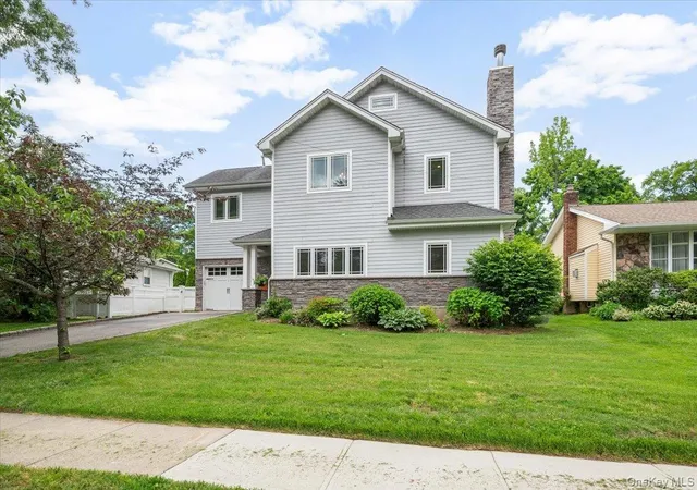 1st image of 8 Lewis Ln, North Hempstead, NY 11050 | MLS# 997502