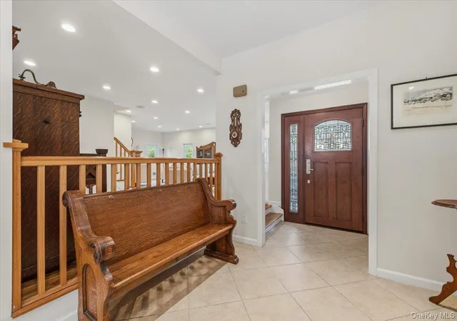 3rd image of 8 Lewis Ln, North Hempstead, NY 11050 | MLS# 997502