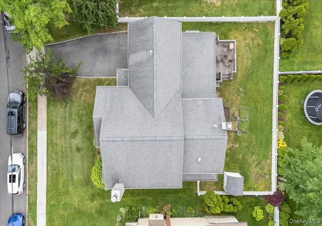 39th image of 8 Lewis Ln, North Hempstead, NY 11050 | MLS# 997502
