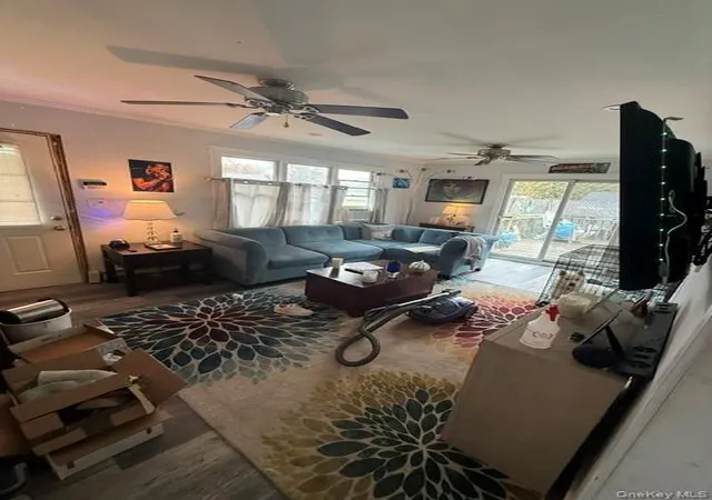 4th image of 10 Whittier Dr, Brookhaven, NY 11951 | MLS# 997526