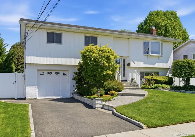 2nd image of 243 N Delaware Ave, Oyster Bay, NY 11758 | MLS# 997535