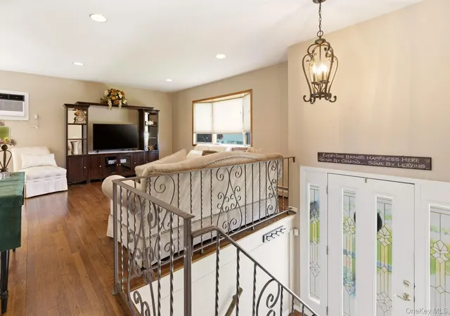 4th image of 243 N Delaware Ave, Oyster Bay, NY 11758 | MLS# 997535