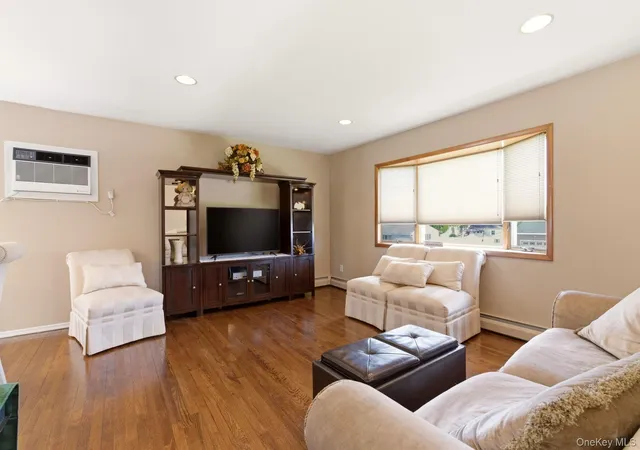 5th image of 243 N Delaware Ave, Oyster Bay, NY 11758 | MLS# 997535