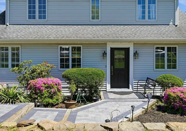 Photo 3 of Sale Pending at 19 Hillside Ave, Huntington, NY 11768 | MLS# 997550 | Listing updated on 2026-09-29