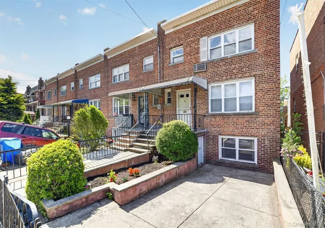 Photo 3 of Sale Pending at 1124 E 213th Street, Bronx, NY 10469 | MLS# 997551 | Listing updated on 2026-06-23