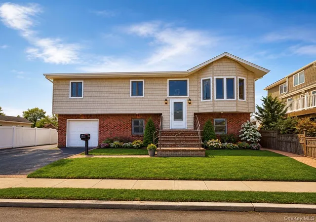 1st image of 745 S 9th St, Lindenhurst, NY 11757 | MLS# 997602