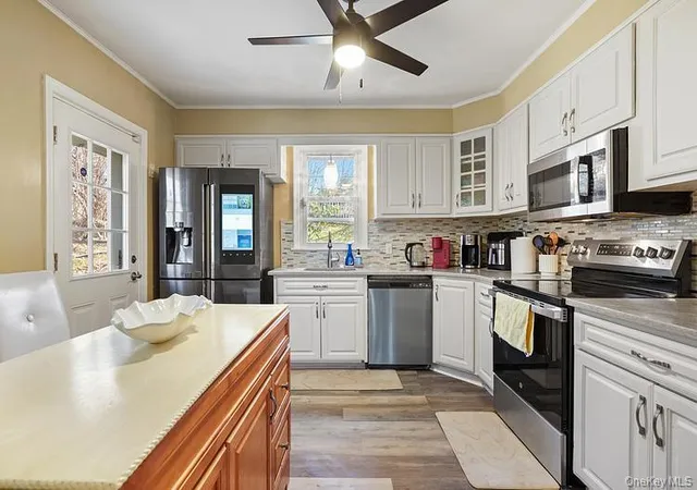 Photo 4 of Sale Pending at 199 South Rd, White Plains, NY 10603 | MLS# 997614 | Listing updated on 2026-09-22