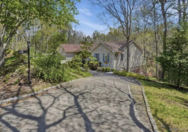 Homes for sale in Southampton, NY | 18 Beaver Ln W, Southampton, NY 11977 | MLS# 997616