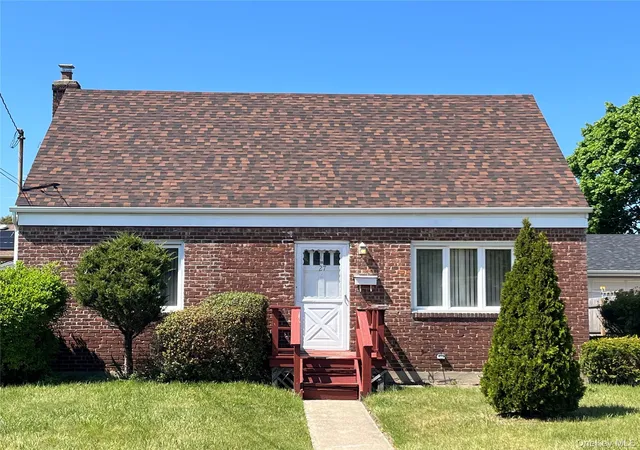 1st image of 27 5th Ave, North Hempstead, NY 11590 | MLS# 997618
