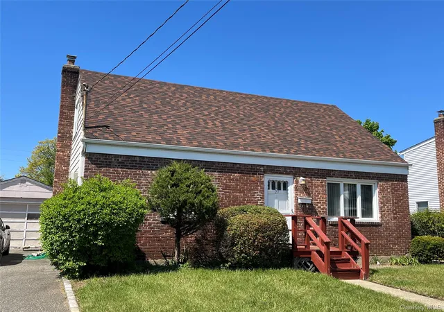 2nd image of 27 5th Ave, North Hempstead, NY 11590 | MLS# 997618