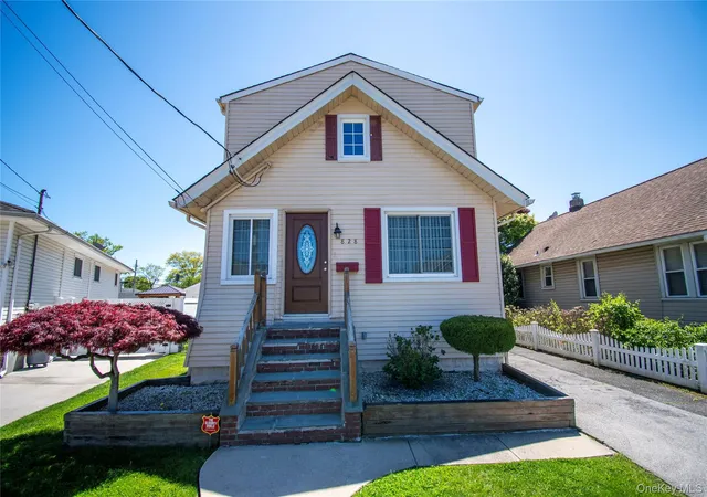 2nd image of 828 Jefferson St, Hempstead, NY 11510 | MLS# 997658