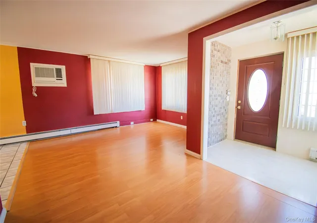 4th image of 828 Jefferson St, Hempstead, NY 11510 | MLS# 997658