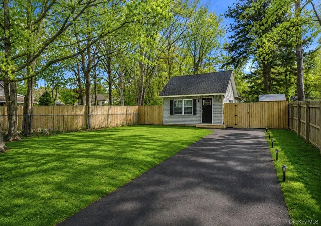 4th image of 332 Commack Rd, Shirley, NY 11967 | MLS# 997701