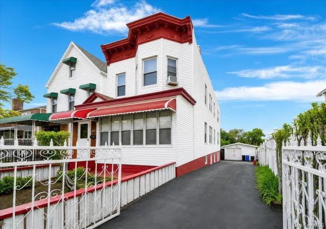 Photo 1 of Sale Pending at 4521 Carpenter Ave, Bronx, NY 10470 | MLS# 997706 | Listing updated on 2026-06-02